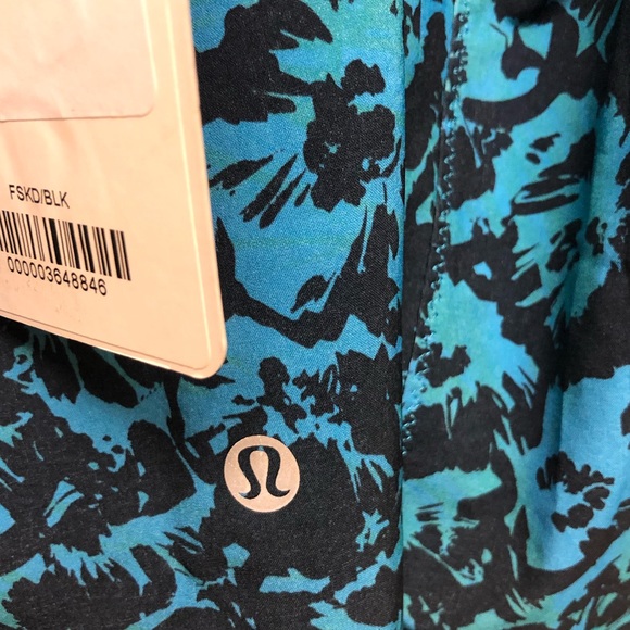 ❣️Rare NWT Lululemon 5 Mile Singlet❣️ - Picture 8 of 10